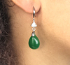 Lobe portant boucle pendante jade