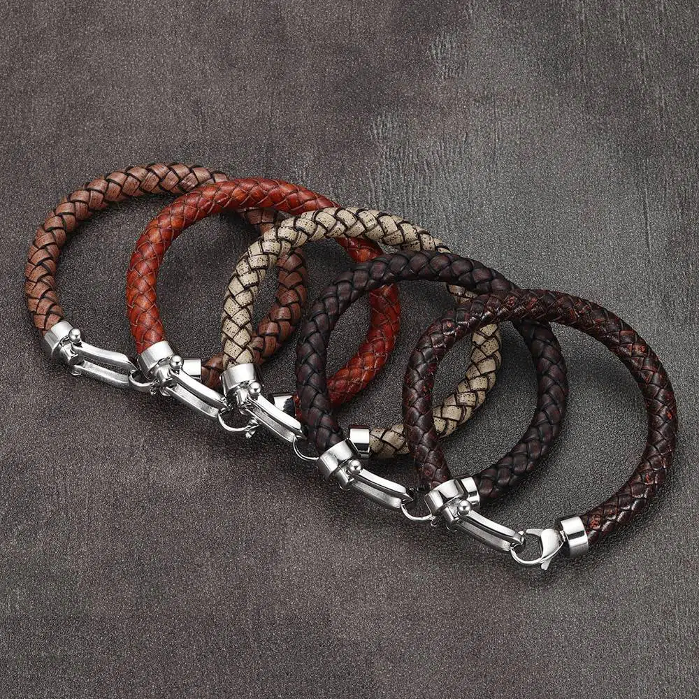 5 Bracelets en cuir véritable de couleur marron claire à gauche à plus foncé à droite 