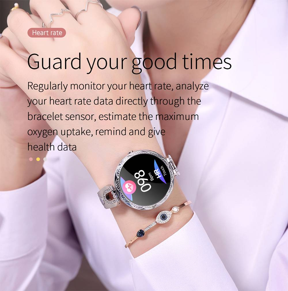 Image montrant une montre smartwatch au poignet d'une femme