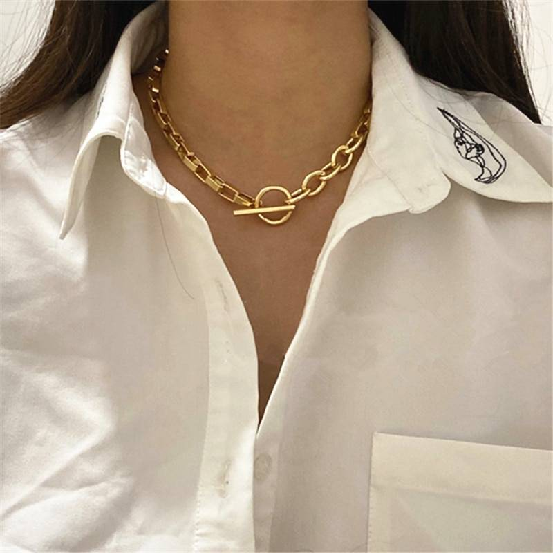 2020 nouveau style, chaîne de clavicule géométrique simple d'alliage d'or en métal, approprié aux hommes et aux femmes collier frais court, banquet de partie